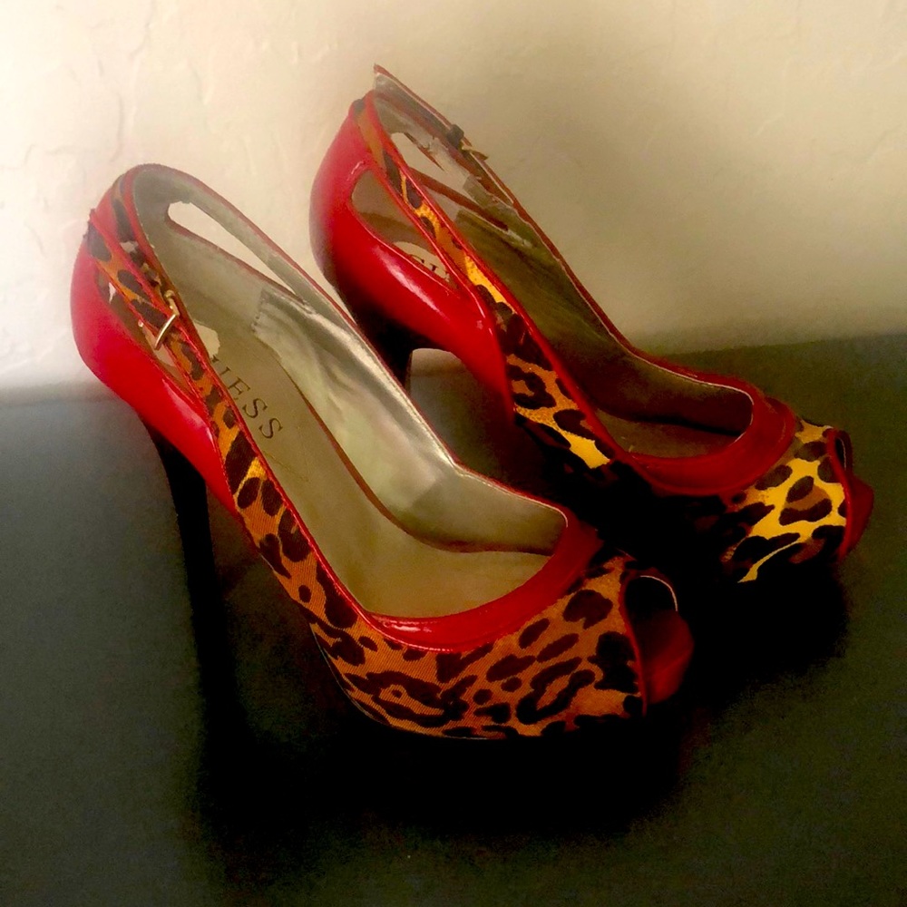 Women’s leopard print pumps